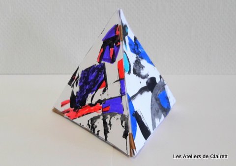pyramide abstrait